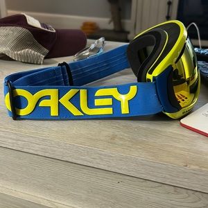 Blue and yellow Oakley snow goggles